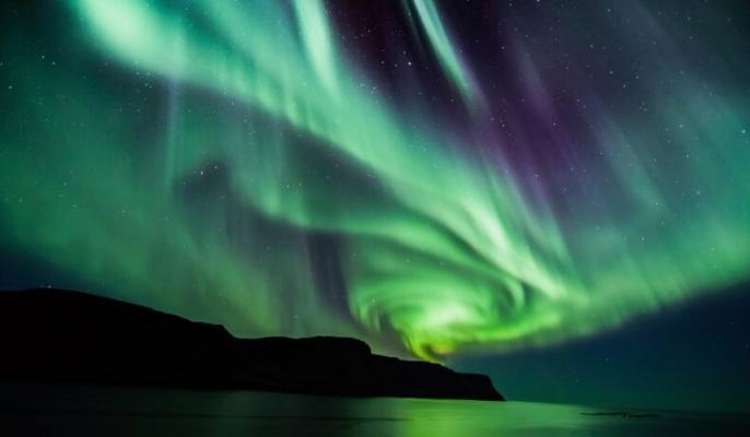 Aurora boreală ar putea să apară în România din nou. În ce zi ar fi vizibilă