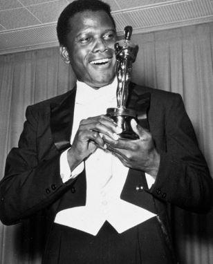 Cărei vedete i s-a interzis să urce pe scenă pentru a-și ridica premiul Oscar