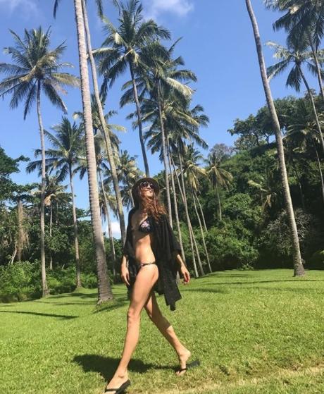 Galerie foto HOT! Cum arată ZEYNEP din "Mama" în viaţa reală. Nici urmă de fata cuminte şi timidă din serialul-fenomen!