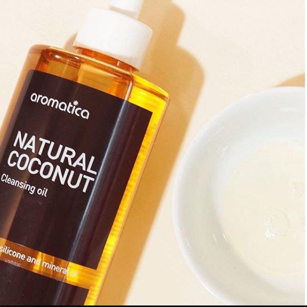 Renunță la apă și folosește uleiul! Face minuni tenului vostru!