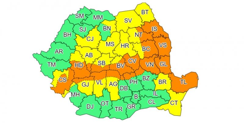 România, sub NĂMEŢI! Jumătate din ţară este afectată de CODUL PORTOCALIU de ninsori şi viscol. Mai multe drumuri sunt închise!