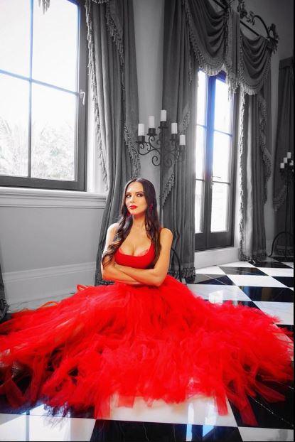 Cea mai sexy pianistă a zilelor noastre face ravagii pe Facebook! Talentată și apetisantă, asa i-a innebunit pe oameni