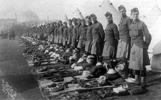 Scrisorile Primului Război Mondial: "Sper că sunteți bine acasă. Nu fac așa de rău aici, este cam cald. E bine, dar lipsesc peștele și chipsurile. Oricum, păstrează patul cald până ajung acasă"