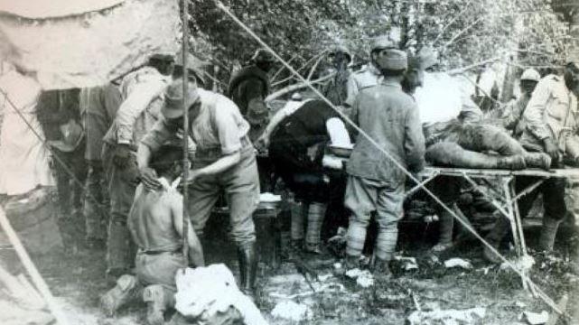 Scrisorile Primului Război Mondial: "Sper că sunteți bine acasă. Nu fac așa de rău aici, este cam cald. E bine, dar lipsesc peștele și chipsurile. Oricum, păstrează patul cald până ajung acasă"