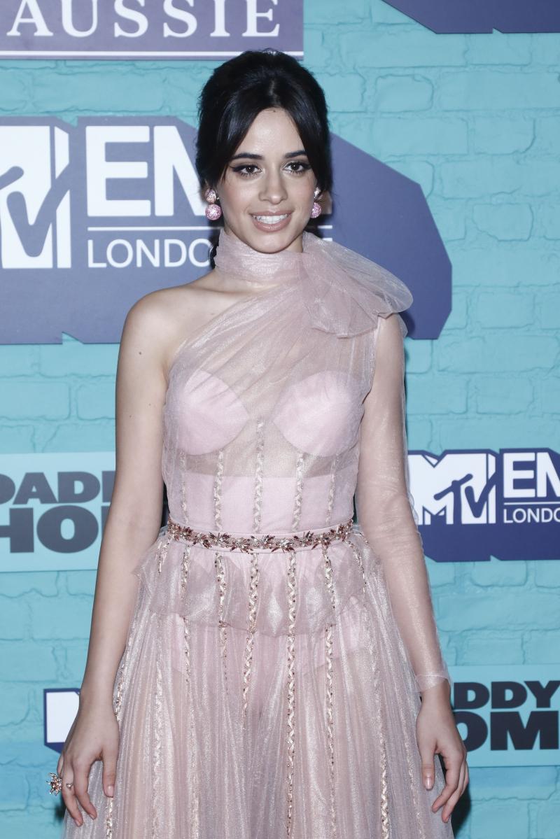 Camila Cabello bate record după record! Cântăreaţa este prima femeie şi cel mai tânăr artist care ajunge, în decurs de trei ani, pe primul loc cu albumul de debut