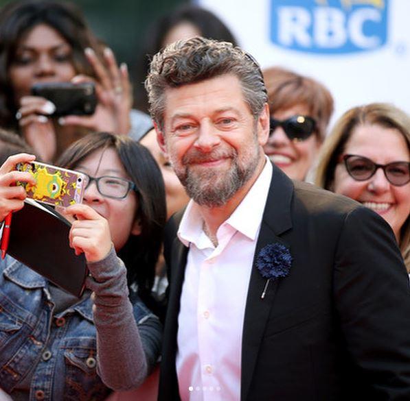 V-ați întrebat cum arată actorul care l-a interpretat pe Gollum, în Stăpânul Inelelor?  "Gollum o să mă bântuie tot restul vieții. Când voi îmbătrâni, o să arăt ca el"