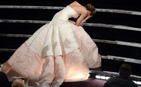 Cele mai jenante momente prin care au trecut vedetele de la Hollywood! Angelina Jolie, prea multe gogoși?