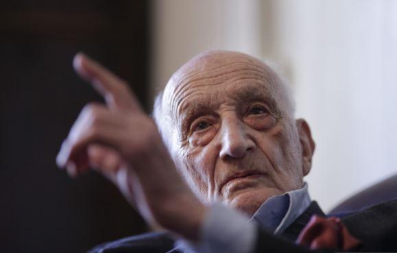 Cele mai cunoscute ziceri ale lui Neagu Djuvara: "Câteva amănunte care mă supără zilnic. De pildă, că românul este singurul cetăţean din Europa care scuipă pe stradă."