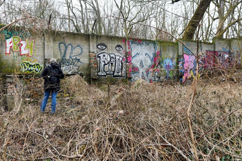 SENZAȚIONAL! A fost descoperită o bucată de 80 de metri din ZIDUL BERLINULUI, varianta originală! ”Știam din 1999, dar n-am vrut să spun, să nu-l dărâme!”