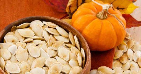 Semințele de dovleac, sursă de vitamine pentru bărbați, dar mai ales pentru femeile aflate la menopauză