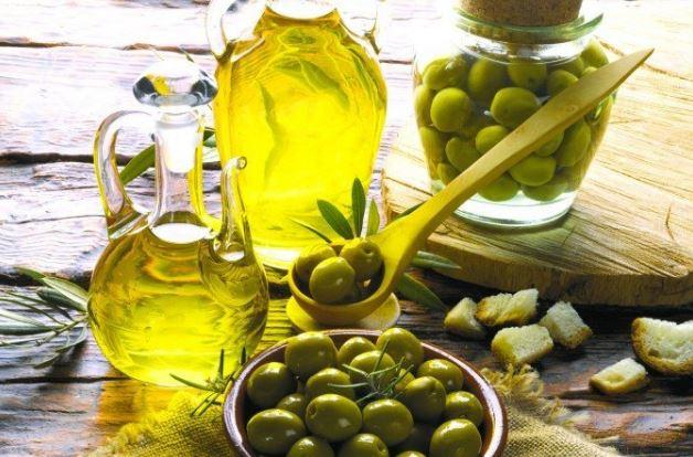 Preferi uleiul de măsline? Trebuie să știi cum să-i testezi calitatea. Ar putea fi contrafăcut