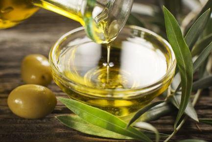 Preferi uleiul de măsline? Trebuie să știi cum să-i testezi calitatea. Ar putea fi contrafăcut