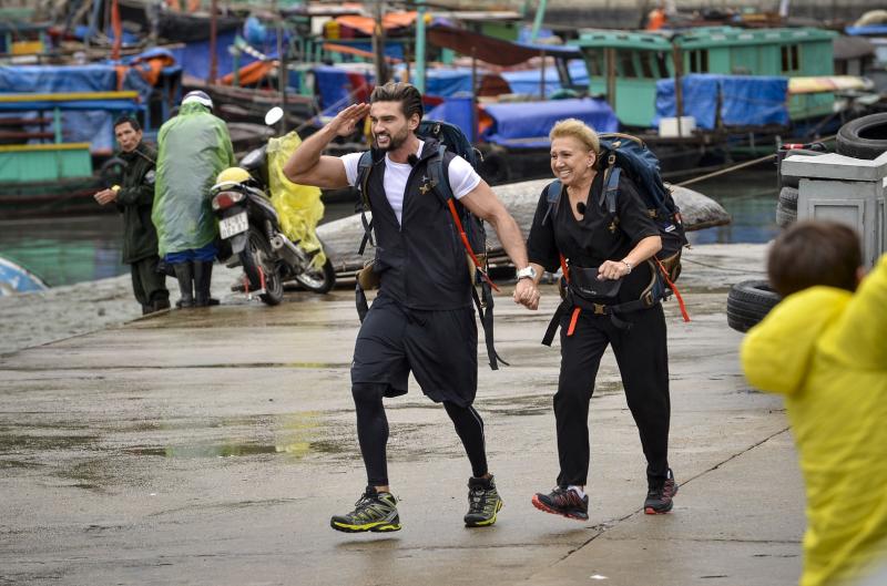 Marea premieră a celui mai dur reality show, Asia Express: vedetele au fost percheziționate de către poliția vietnameză