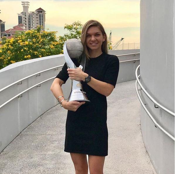 30 de lucruri pe care nu le stiai despre Simona Halep -  “ De la Federer aș lua din felul în care se controlează pe teren, de la Serena Williams mi-aș dori încrederea ei.  Iar de la Nadal aș lua bucuria lui”