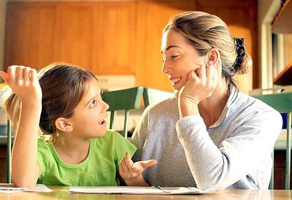 50 de întrebări pe care trebuie să i le pui copilului tău! De ce este important să inițiezi o discuție cu cel mic
