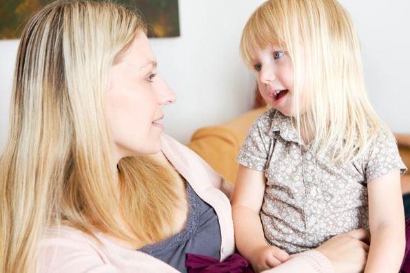 50 de întrebări pe care trebuie să i le pui copilului tău! De ce este important să inițiezi o discuție cu cel mic