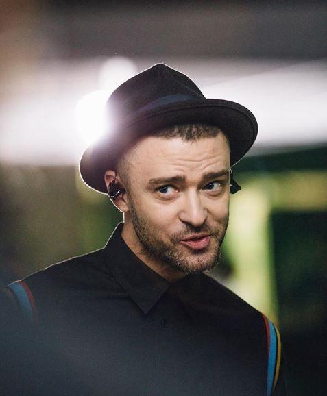 Justin Timberlake se află în fruntea clasamentului! Nici bine nu  l-a lansat, că se și află pe prima poziție în Billboard 200! Dă-i play să vezi dacă-ți place!