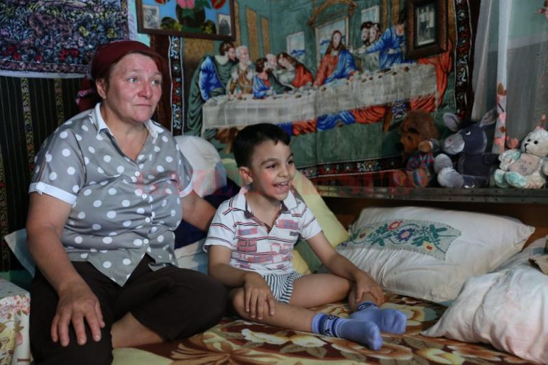 Salut, sunt Dragoș, băiețelul care a învins cancerul! ”VREAU SĂ ÎNVĂȚ CARTE”! Crezi că mă poți ajuta să să merg, din nou?