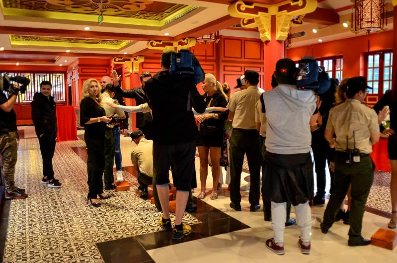 Suspans în prima ediție "Asia Express", cel mai dur reality show de televiziune! Vedetele au făcut autostopul și au mâncat pe jos, în casele localnicilor vietnamezi