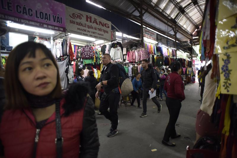 Următoarea provocare Asia Expres: autostopul pe 150 de km. Destinația, o piață mare cât Indochina