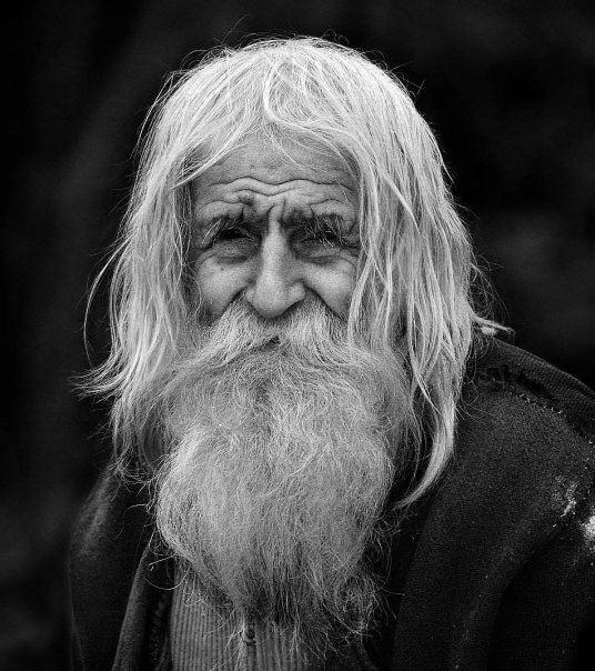 Moș Dobri, bătrânul care cerșea pentru a da banii primiți bisericilor și orfelinatelor, a murit la 103 ani. Era considerat un sfânt în viață