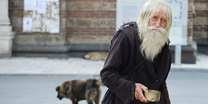 Moș Dobri, bătrânul care cerșea pentru a da banii primiți bisericilor și orfelinatelor, a murit la 103 ani. Era considerat un sfânt în viață