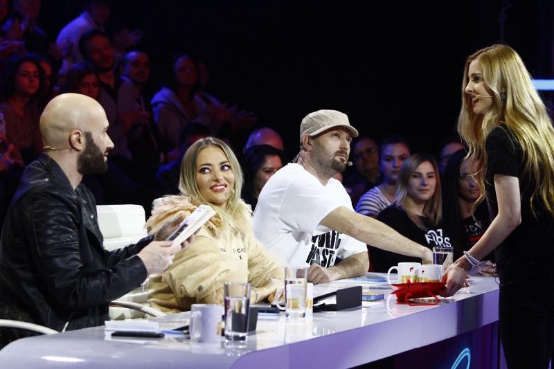 Cine să trăiască, cine să trăiascăăăăă?! Mihai Bendeac, răsfățat cu o mulțime de cadouri la audițiile ”iUmor”