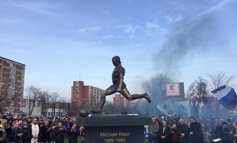 Un sfert de secol fără Michael Klein. Nume mari din fotbalul românesc l-au comemorat pe Mişa Klein şi au asistat la dezvelirea statuii acestuia