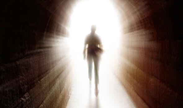 Ce se întâmplă după moarte! Un pacient și-a revenit din comă și a povestit ce a văzut în lumea de dincolo!