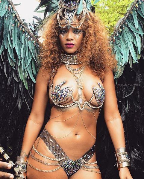 La mulți ani Rihanna! Artista care vindea haine pe stradă împlinește azi, 20 februarie 2018, 30 de ani!