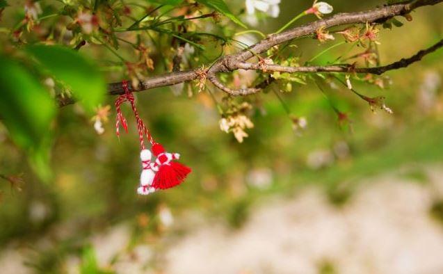 Ce spun bărbații despre luna martie, despre Mărțișor, dar și despre femei