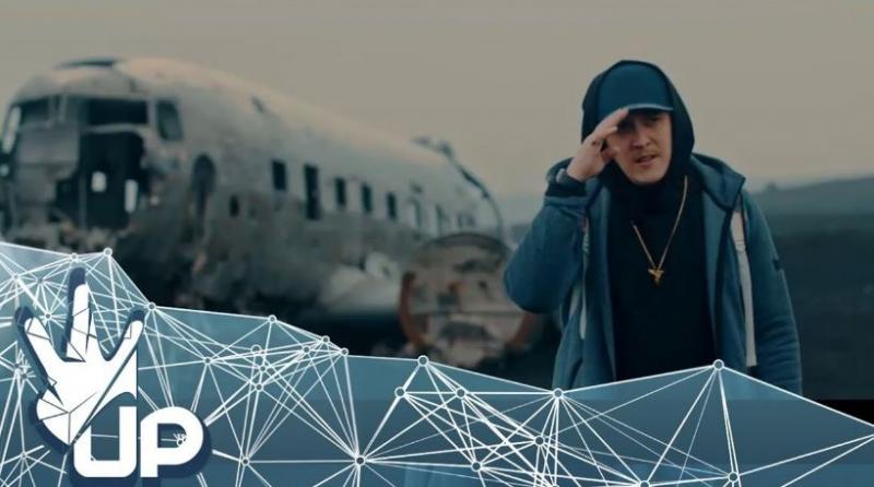 What's UP și Justin Bieber s-au urcat pe acelaș avion în Islanda