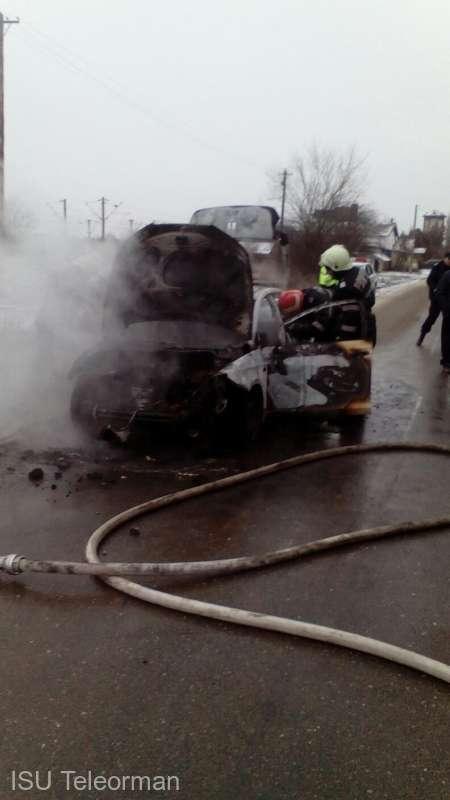 Accident cumplit la Videle! Mașina unui șofer a luat foc în mers! Imaginile sunt înfiorătoare! (FOTO)