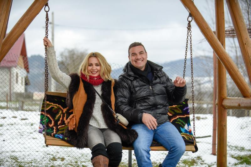 Aventura „Ie, Românie” începe, de Mărțișor, în Maramureș! Mircea Radu, ajutat de Dana Săvuică și Ionuț Iftimoaie trebuie să găsească cele mai mândre fete