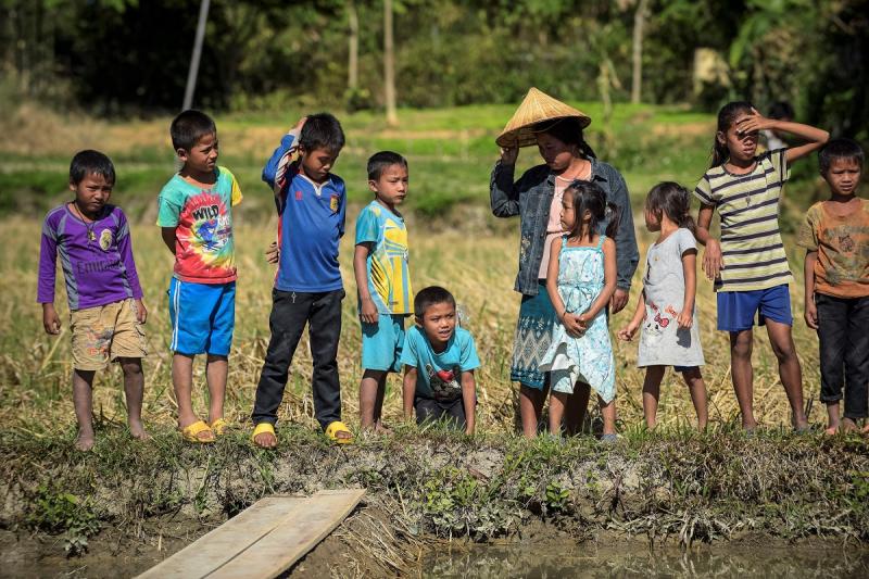 O probă a curajului și a rapidității la Asia Express. Vedetele vor prinde țipari cu mâinile goale: "Electrocutează, eu nu intru acolo"