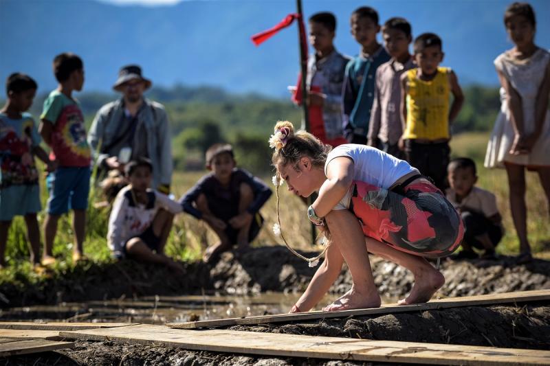 O probă a curajului și a rapidității la Asia Express. Vedetele vor prinde țipari cu mâinile goale: "Electrocutează, eu nu intru acolo"