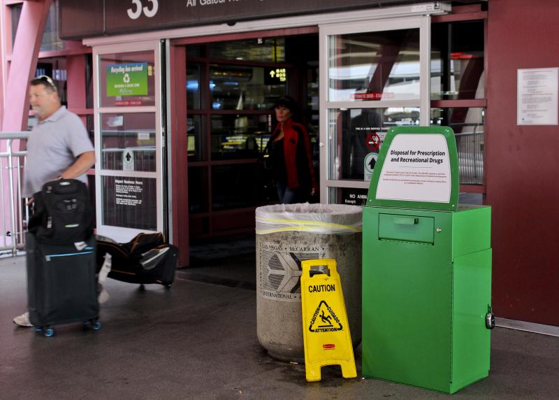 Ce probleme au alţii... Coşuri de gunoi speciale pentru marijuana, instalate pe aeroportul din Las Vegas