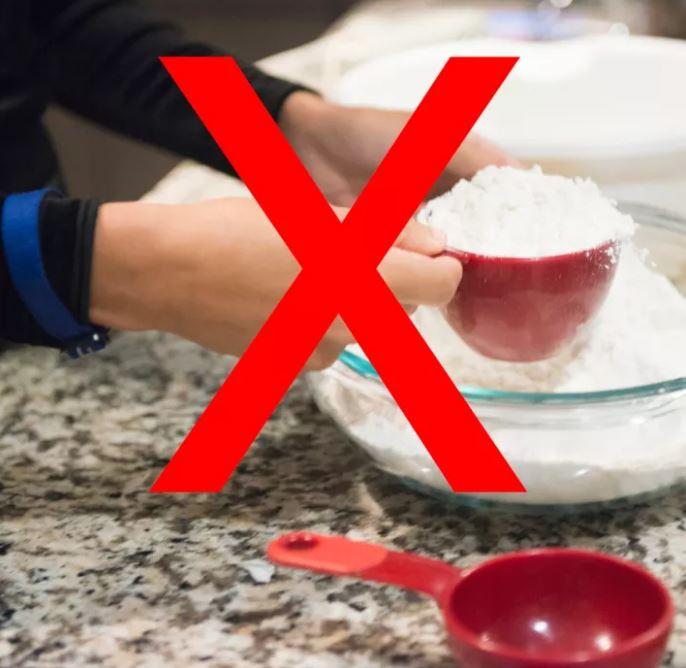 Nu îți ies gogoșile sau prăjiturile? Se întâmplă din cauza acestor greșeli pe care le faci!