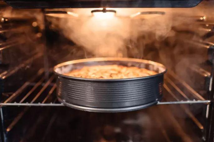 Nu îți ies gogoșile sau prăjiturile? Se întâmplă din cauza acestor greșeli pe care le faci!