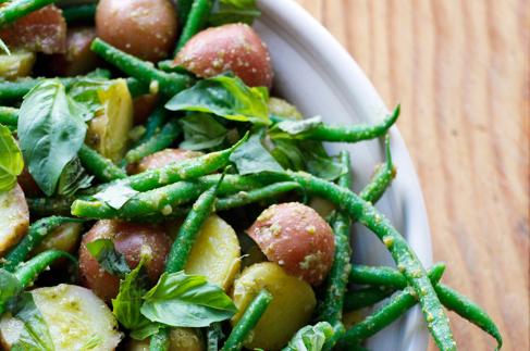 Cele trei salate pe care să le incluzi în dieta cu cartofi