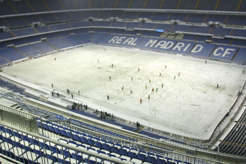 GALERIE FOTO: Cum arată, sub zăpadă, cele mai faimoase stadioane ale Europei: Santiago Bernabeu, San Siro, Old Trafford sau Emirates