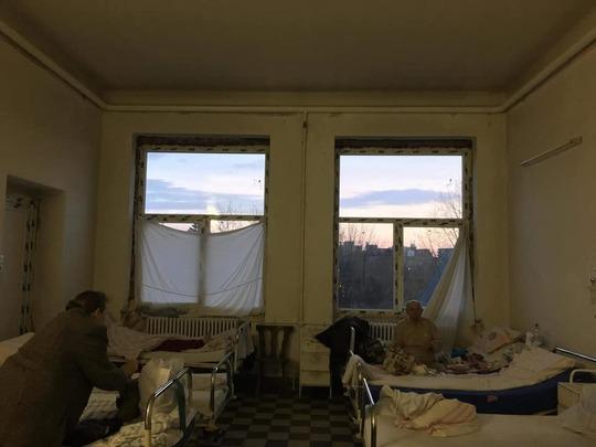 Imagini dintr-un spital din Timişoara cu pereţi scorojiţi și mobilier ruginit au ajuns virale. Managerul: "Nu sunt murdare, sunt pozate din unghi urât"
