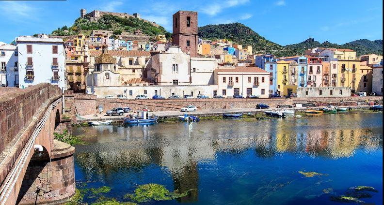 Oferta căreia nu îi poţi refuza. Se vând case la 5 LEI: aer curat şi peisaje de vis. Nu, nu este o glumă!