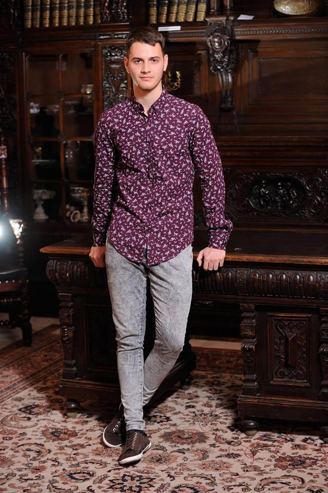 Domnișoarelor, el este Mihai, nepotul Mădălinei Manole! Atunci când era copil, artista îl iubea ca pe ochii din cap și-i aducea jucării din toate colțurile lumii. Seamănă leit cu mătușa lui!