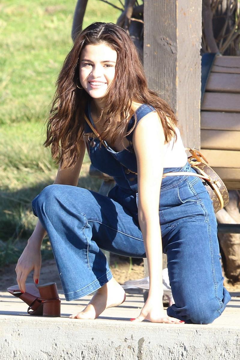 Galerie foto. Selena Gomez, prima apariţie după ieşirea din spital: depresia şi anxietatea nu îi dau pace. Schimbare uimitoare a cântăreţei!