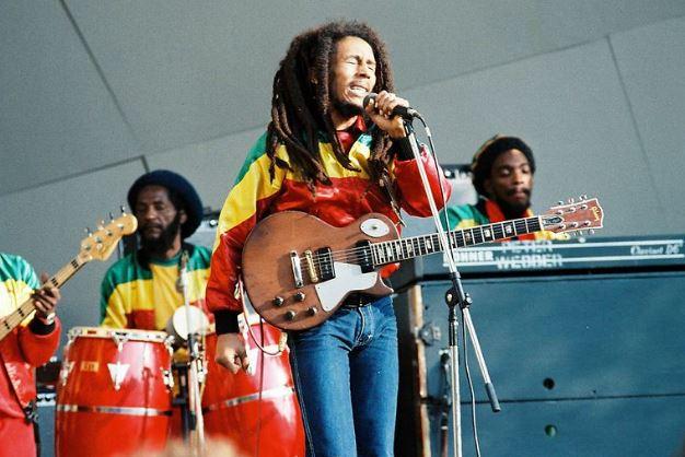 S-a rănit la un deget de la picior în timp ce juca fotbal. Rana netratată s-a dovedit a fi cancerigenă. Cel care a făcut istorie în industria muzicii, a murit la 36 de ani