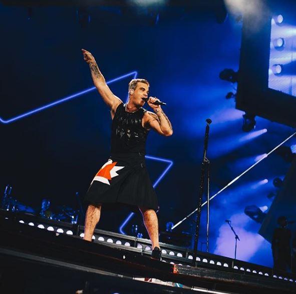 Decizie surprinzătoare din partea celebrului cântăreț, Robbie Williams! Artistul nu mai vrea să cânte cunoscuta piesă “Angels” în concerte.  Hotărârea lui e una emoționantă