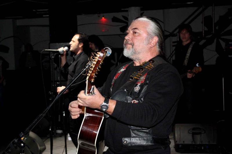 Istoria PHOENIX continuă! Vânaţi şi interzişi de comunişti, exilaţi, destrămaţi. După aproape 56 de ani de LEGENDĂ, cea mai cunoscută trupă de rock a României lansează "Bucovina"