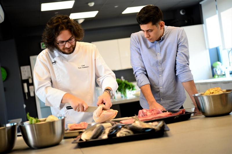 Chef Florin Dumitrescu a dezvăluit secretele gastronomiei câștigătorului aplicației ,,Chefi la cuțite”