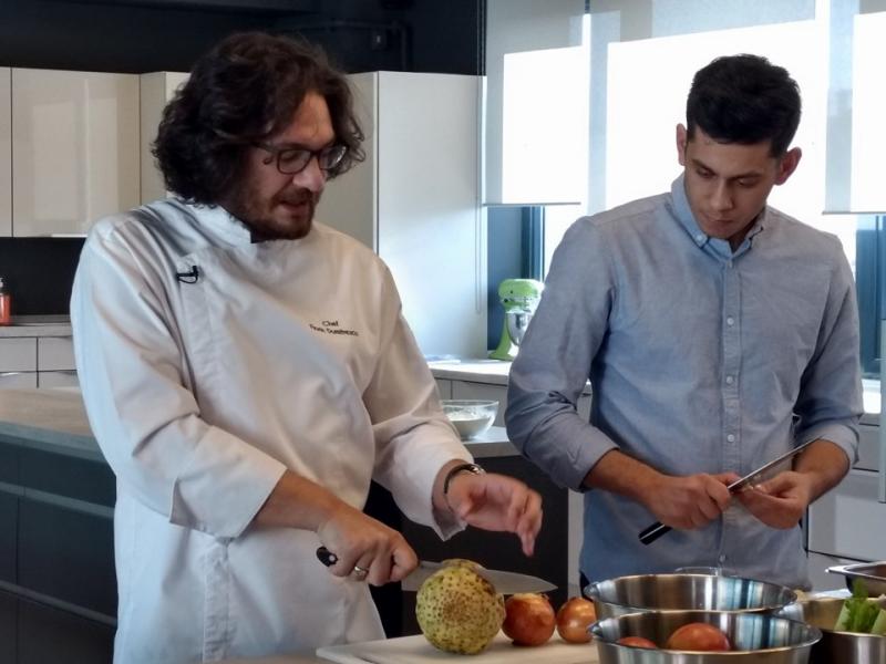 Festin culinar și lecții pentru a deveni un bucătar de cinci stele! Cum a fost la cursul de gătit cu Chef Florin Dumitrescu